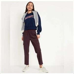 Old Navy SleekTech High-Waisted Cargo Ankle Pants - Petite